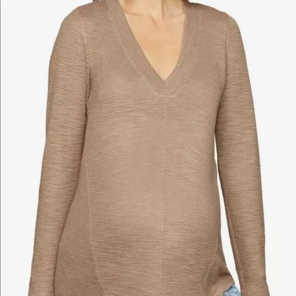 A pea in the pod v-neck maternity top - Picture 3 of 4